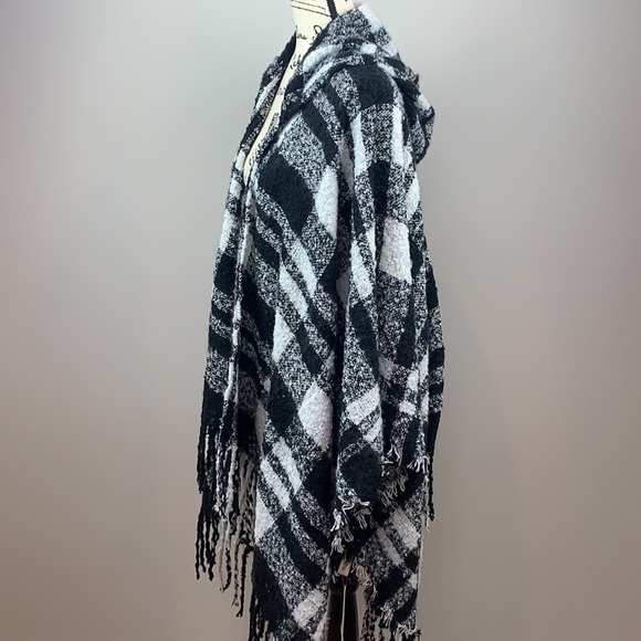 Oh So Soft Plaid Cardigan Poncho Ruana Hoodie With Fringe - Picture 7 of 13